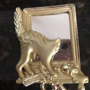 Vintage pin/ brooch of a 🐈 on the mirror